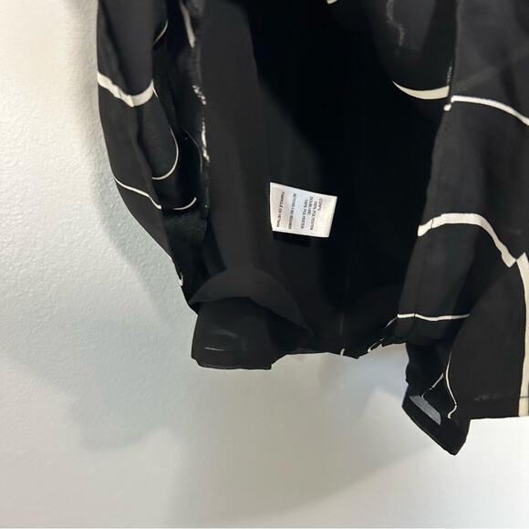 ASTR The Label Short Sleeve Deep V Striped Romper Black White Size Large - Picture 12 of 15